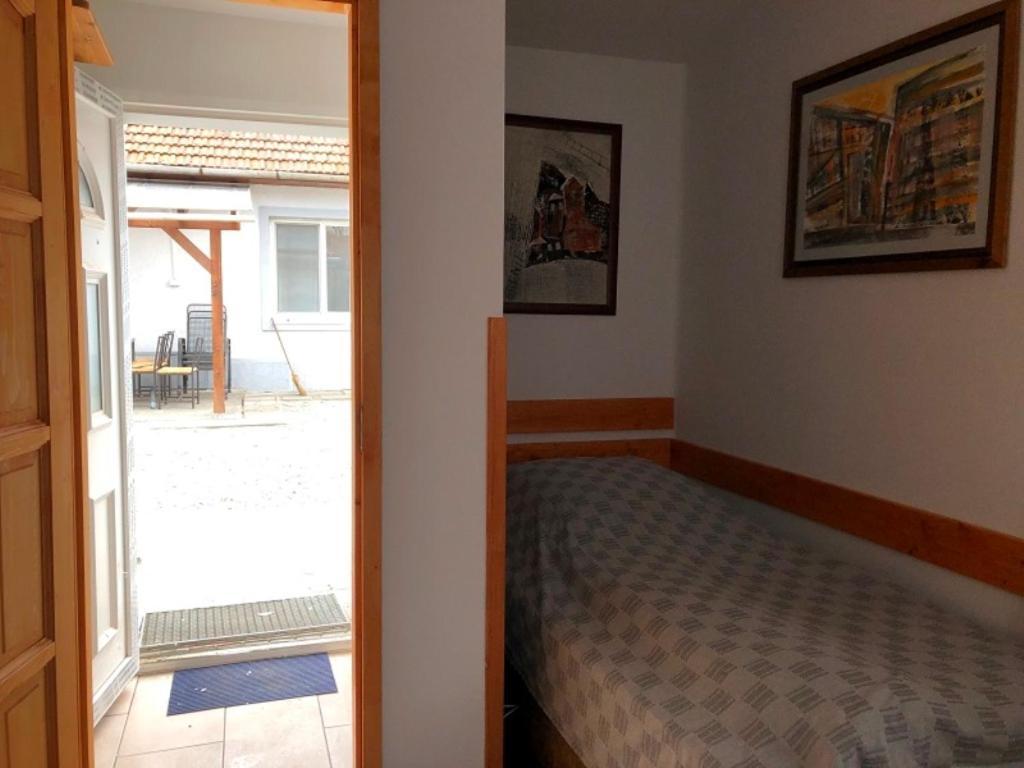 Borostyan 20 Vendeghaz Apartment ชารอชปาตัก ภายนอก รูปภาพ